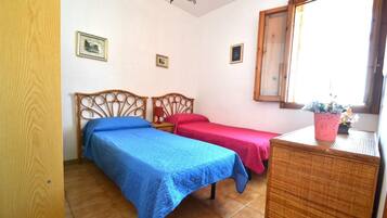 2 Schlafzimmer, Bügeleisen/Bügelbrett