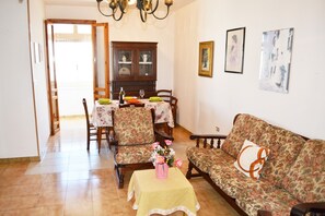 Televisión y chimenea 