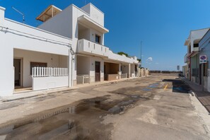 Exterior - Apartment Only 10 Meters from the Beach (torre lapillo)