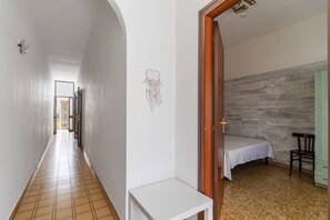 4 bedrooms, bed sheets - Apartment Only 10 Meters from the Beach (torre lapillo)