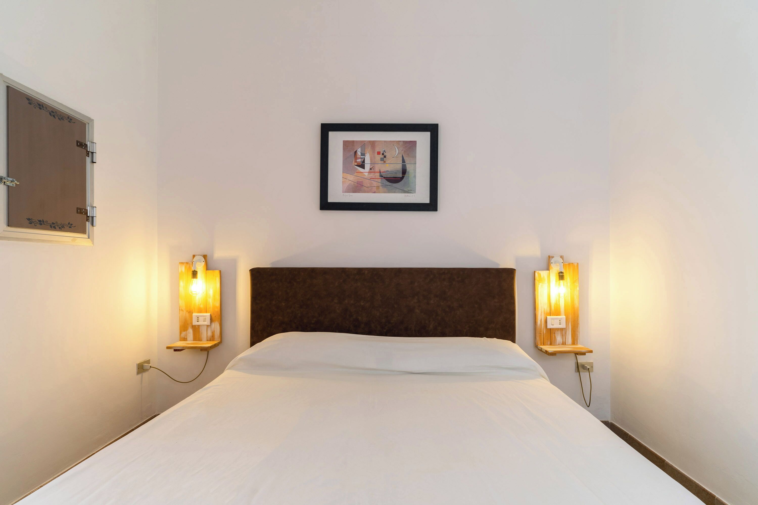 4 bedrooms, bed sheets