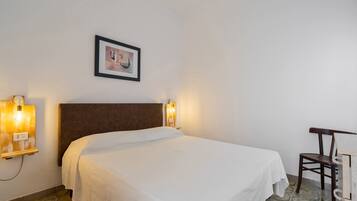 4 bedrooms, bed sheets