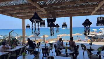 Se sirven desayunos, comidas y cenas