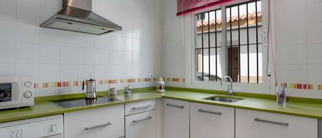 冰箱、微波炉、炉灶、茶具/咖啡用具