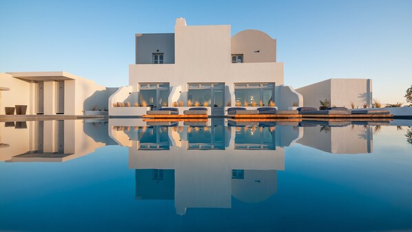 Front of property - Volcanic Arc Suites (Santorini)