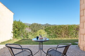 Outdoor dining - Fantastic Country Estate with Pool, Garden, Terrace, Air Conditioning and Wi-Fi (Artá)