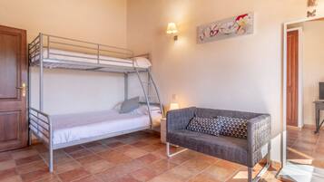 3 sovrum, strykjÀrn/strykbrÀda, gratis wi-fi och sÀngklÀder