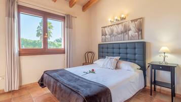 3 chambres, fer et planche à repasser, Wi-Fi gratuit, draps fournis