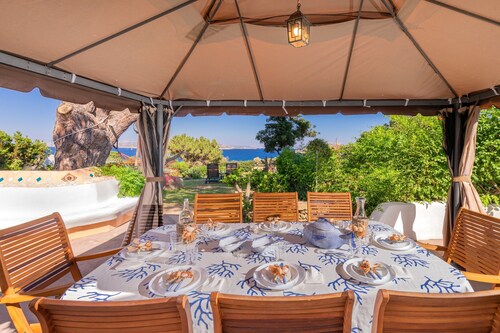 Villa in Strandnähe mit Meerblick, WLAN, A/C, Terrasse und Garten