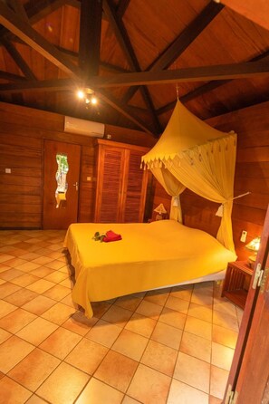 Sistema de insonorización, tabla de planchar con plancha y wifi gratis 