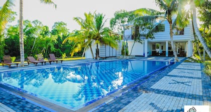 Shades Resort and Villa