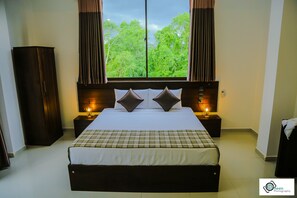 Luxury Double Room | Individually decorated, individually furnished, desk, laptop workspace