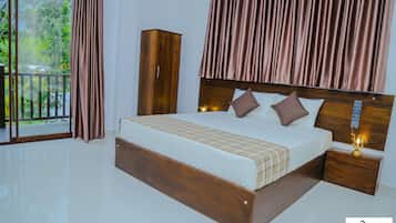 Luxury Double Room | Individually decorated, individually furnished, desk, laptop workspace