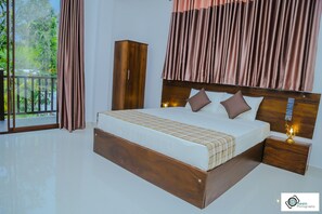 Luxury Double Room | Individually decorated, individually furnished, desk, laptop workspace