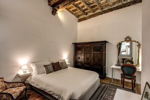 2 bedrooms, in-room safe, desk, iron/ironing board