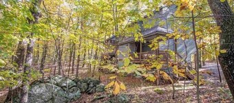 Blue Ridge Mt retreat steps off the Appalachian Trail in Wintergreen Resort