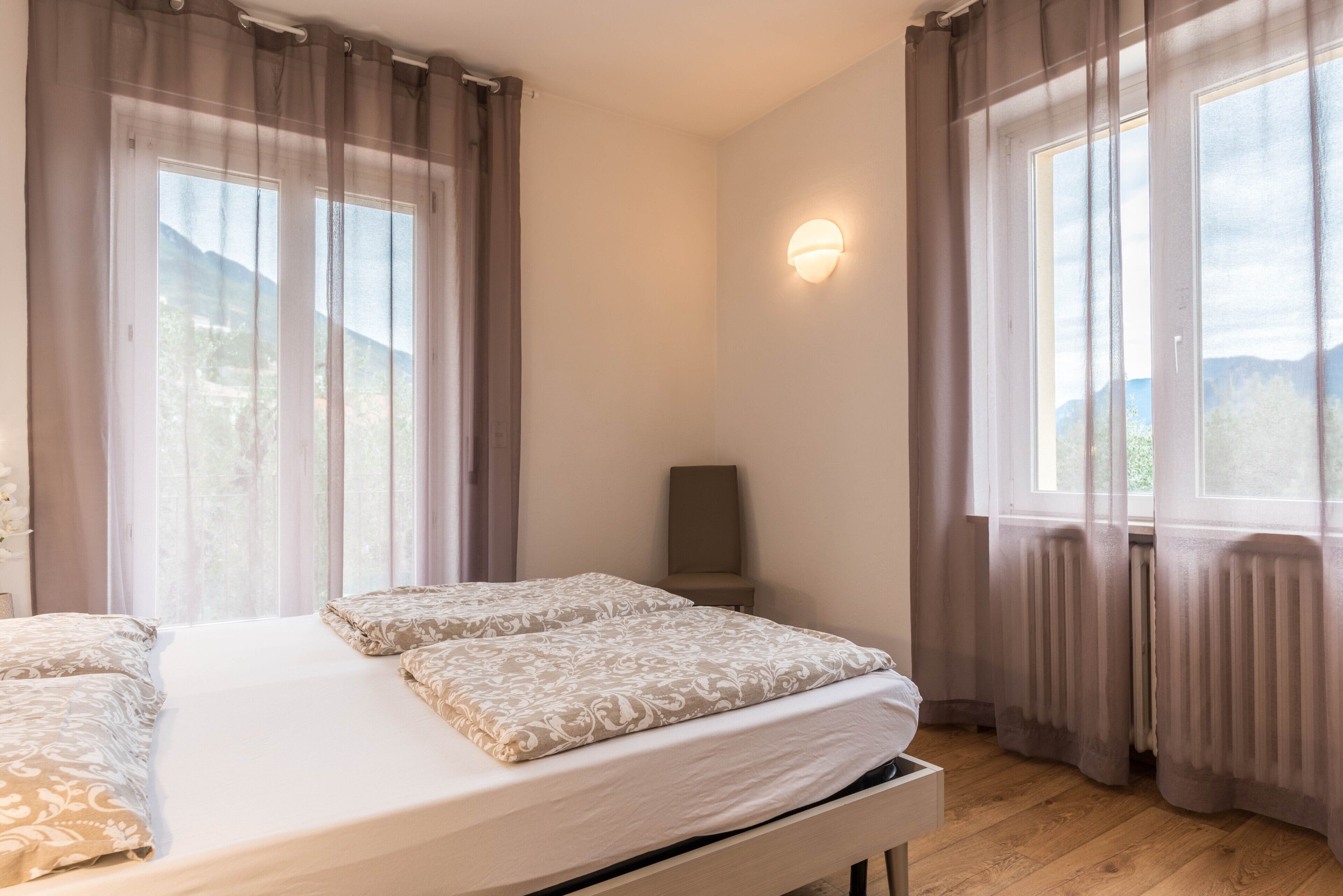 1 habitación, tabla de planchar con plancha, wifi gratis y ropa de cama 