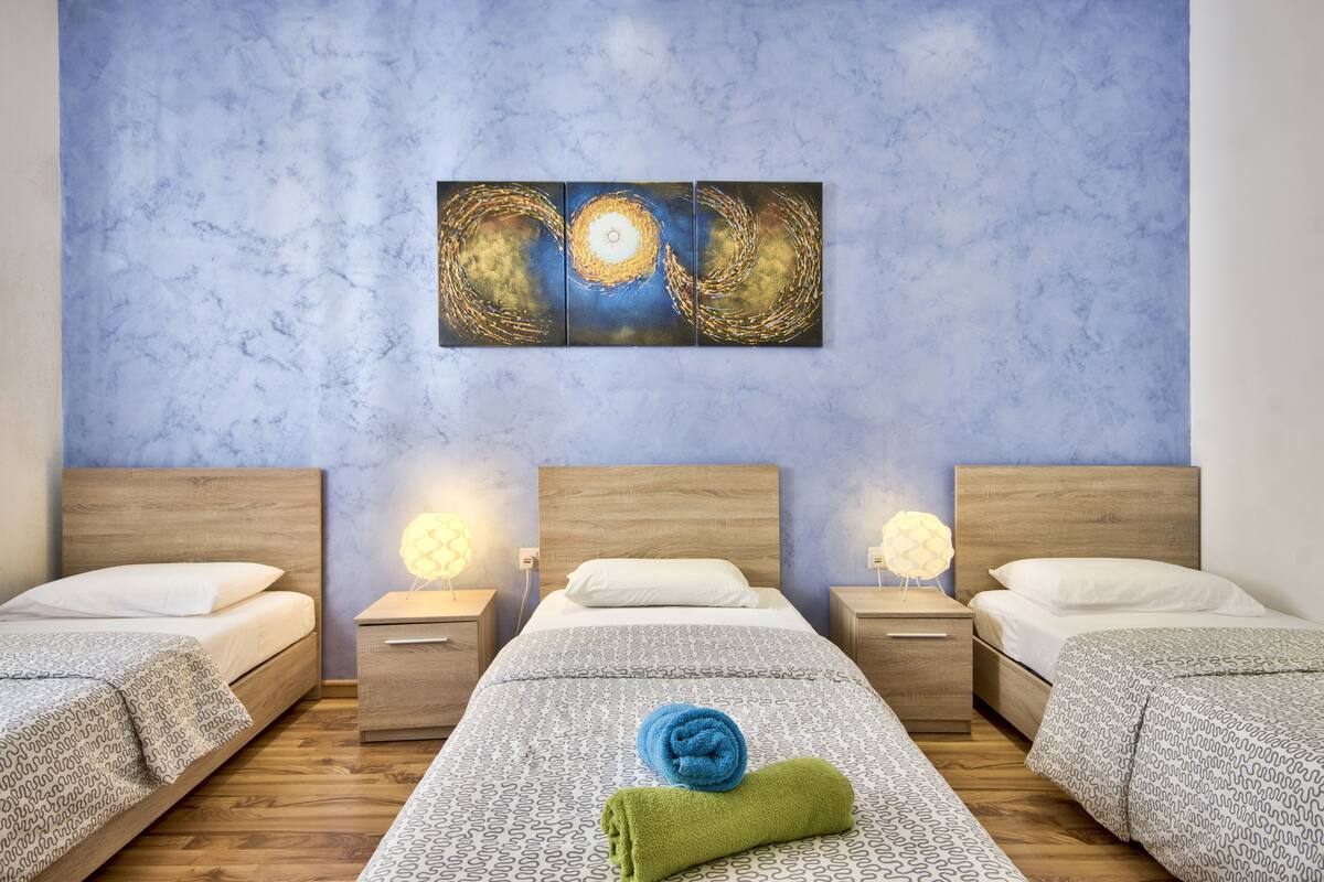 4 makuuhuonetta, ilmainen Wi-Fi, vuodevaatteet