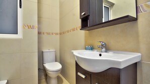 Bathroom - Sliema Central 1-bedroom Apartment (Sliema)