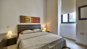 Room - Sliema Central 1-bedroom Apartment (Sliema)