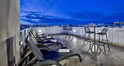 Tritoni Hotel Deluxe room with balcony