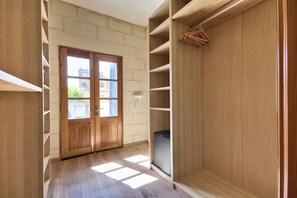 Suite (2) | Room amenity - DAR 16 (St. Julian's)