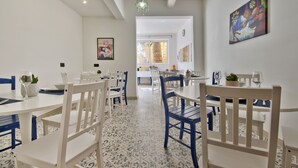 Breakfast area - Dar 16 Deluxe with balcony (St. Julian's)