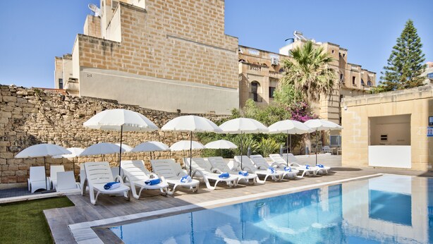 Seasonal outdoor pool - Spinola park Studio (St. Julian's)