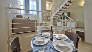 In-room dining - Spinola park Loft (St. Julian's)