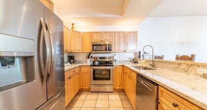 ** Uusi listaus ** Yksityinen kylpytynnyri ja autotalli. Kävele Main Street, ilmainen WIFI