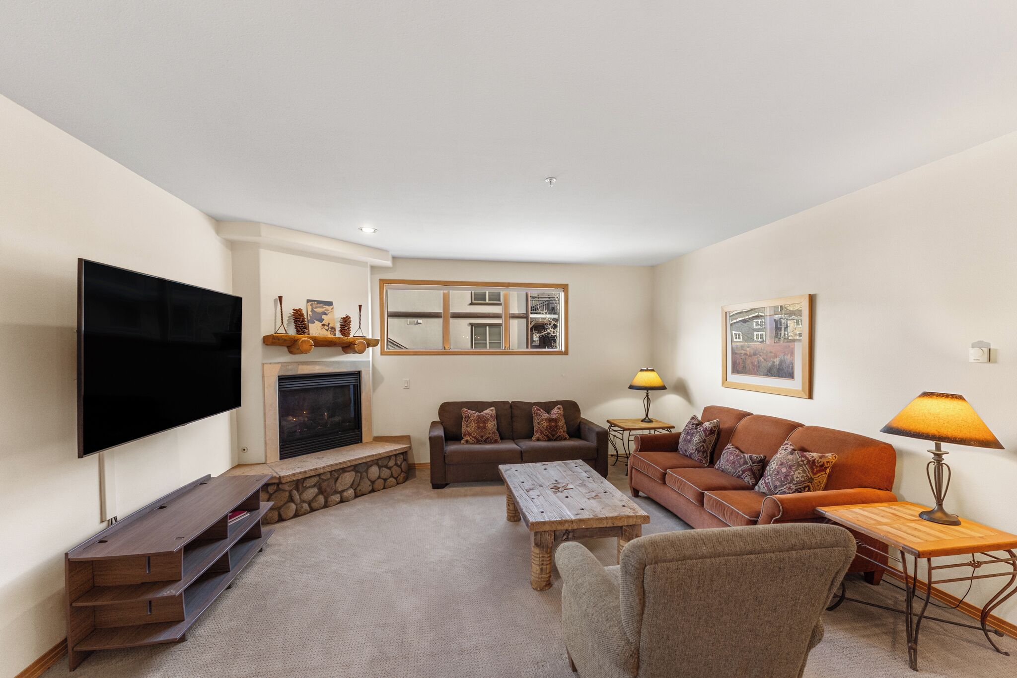 Télévision, cheminée