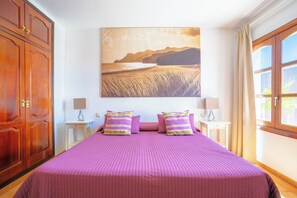 1 slaapkamer, een strijkplank/strijkijzer, gratis wifi, beddengoed