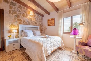 2 dormitorios, tabla de planchar con plancha, wifi gratis y ropa de cama