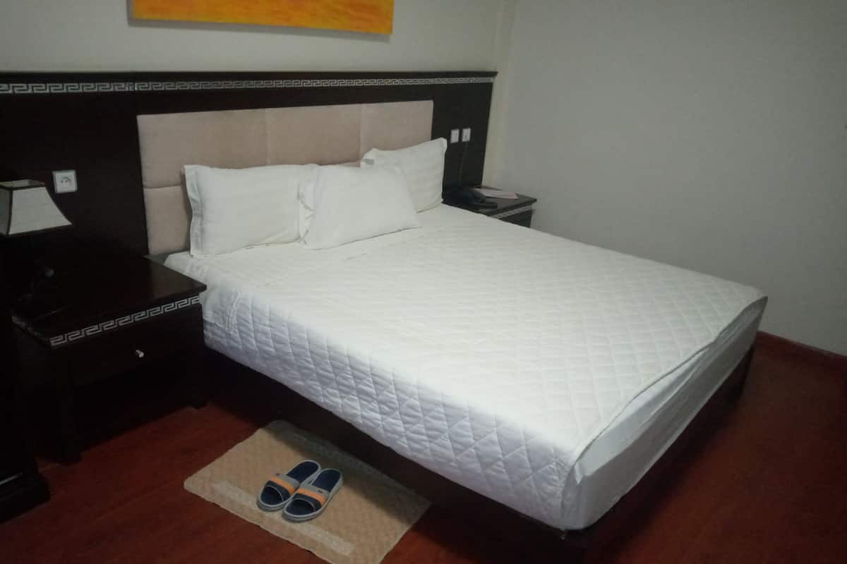 Habitación doble económica | Escritorio y wifi gratis