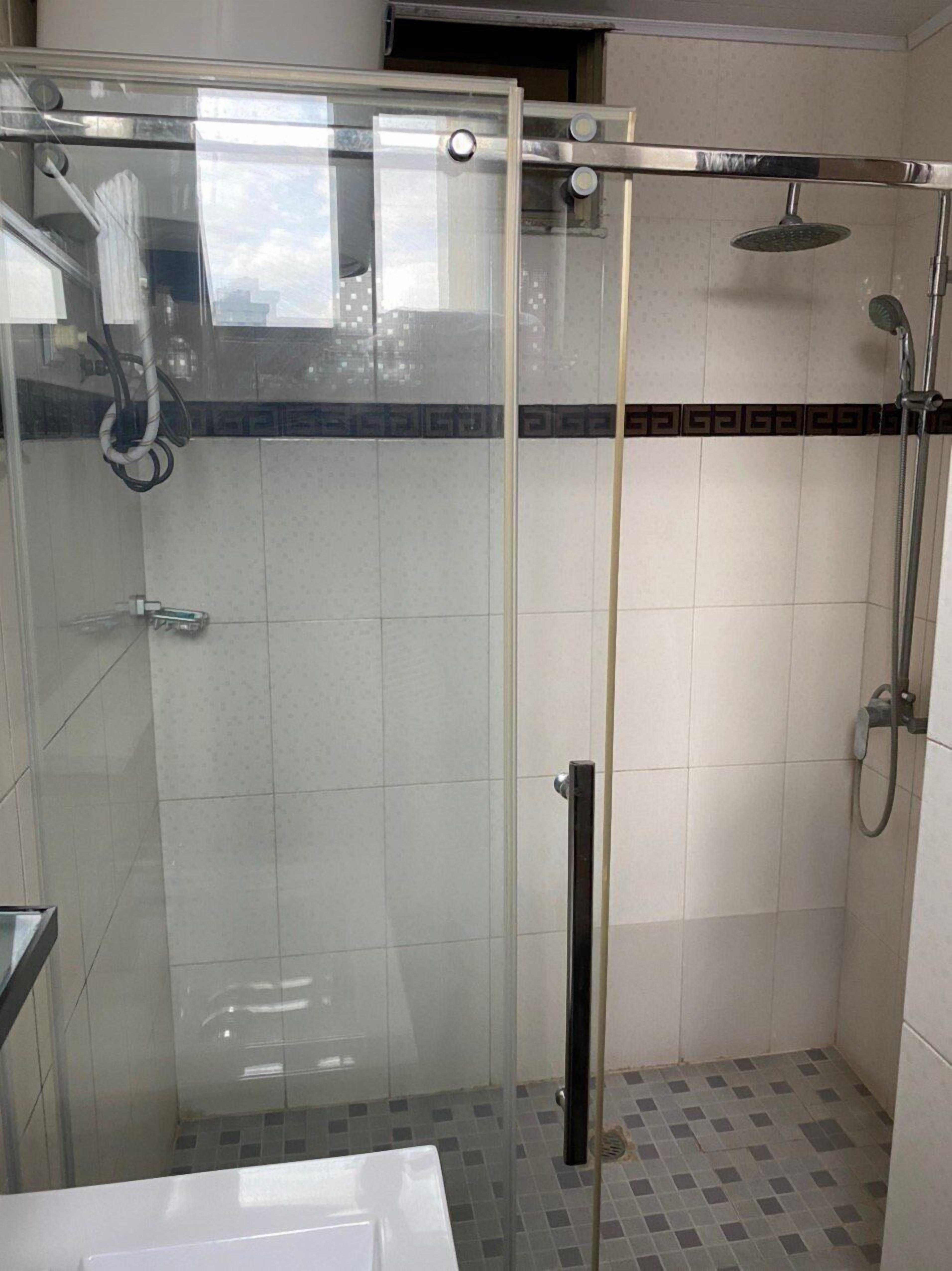 Economy Double Room | Bathroom shower