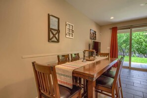 Dining - RG 111 Guadalupe Fortress of Awesome (New Braunfels)