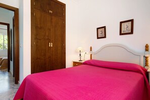 2 bedrooms, iron/ironing board, free WiFi, bed sheets - Holiday Apartment "Mediterraneo 105" with Balcony (Conil de la Frontera)