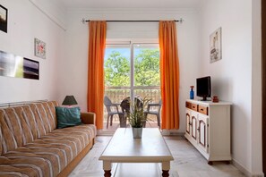 TV - Holiday Apartment "Mediterraneo 105" with Balcony (Conil de la Frontera)