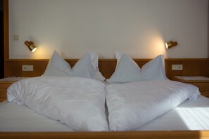 1 bedroom, bed sheets