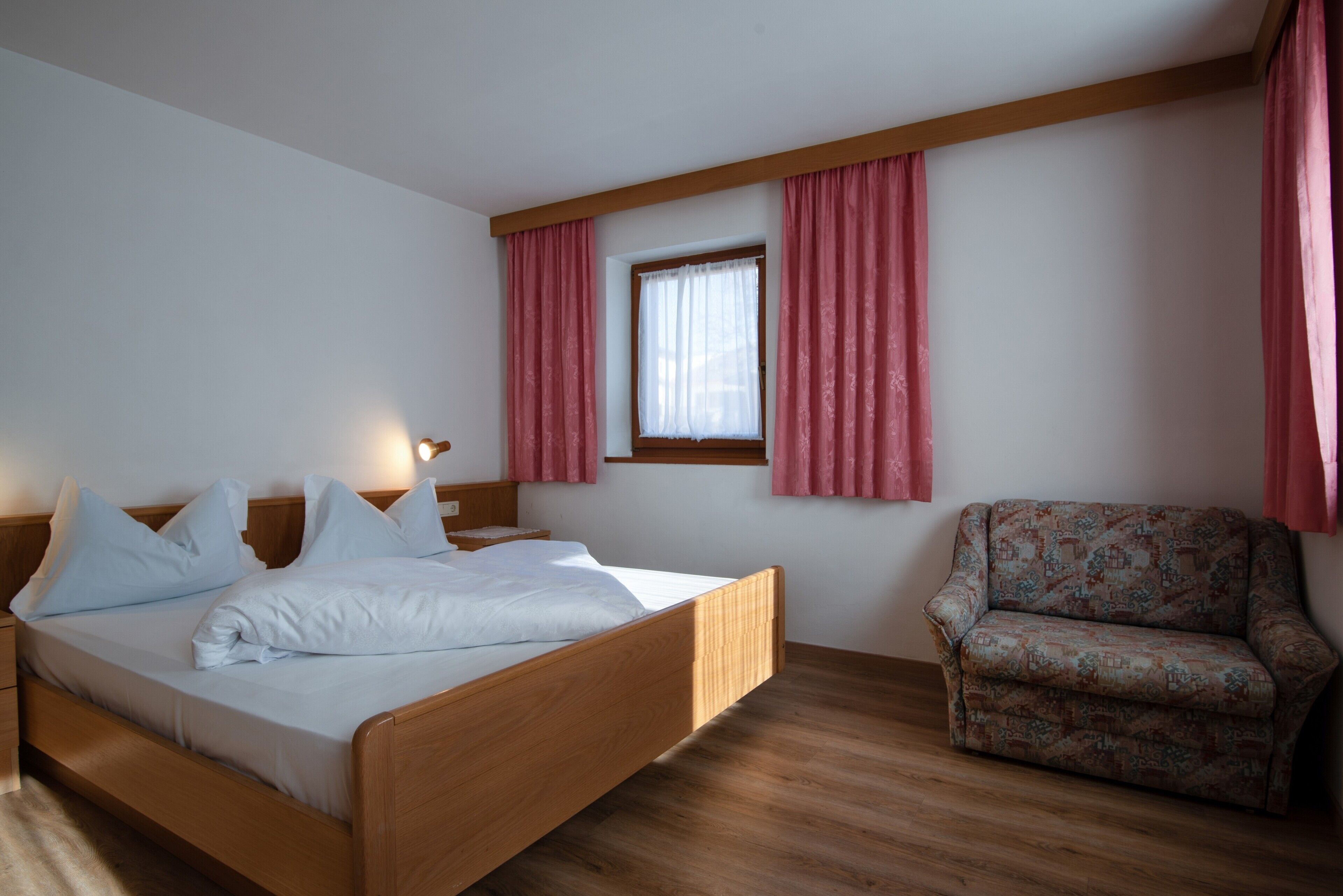 1 bedroom, bed sheets