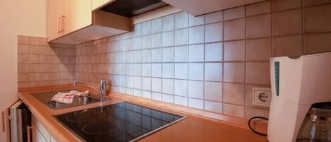 Réfrigérateur, surface de cuisson, cafetiÚre-théiÚre