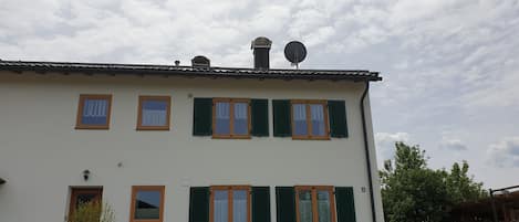 المنشأة من الخارج