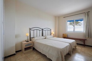 3 slaapkamers, een strijkplank/strijkijzer, gratis wifi, beddengoed