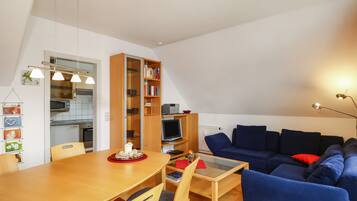 Fernseher, DVD-Player, Stereoanlage