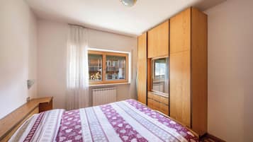 2 dormitorios, tabla de planchar con plancha, wifi gratis y ropa de cama