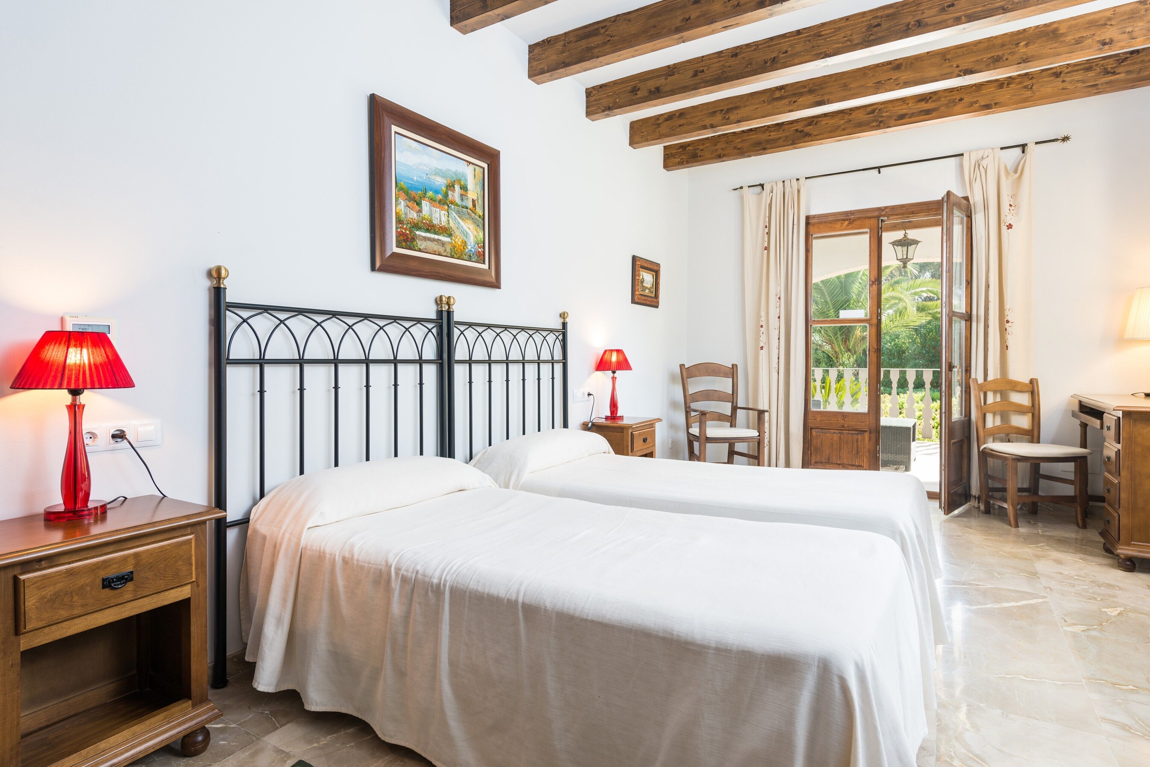 6 slaapkamers, een strijkplank/strijkijzer, gratis wifi, beddengoed