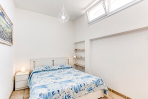 2 slaapkamers, een strijkplank/strijkijzer, gratis wifi, beddengoed