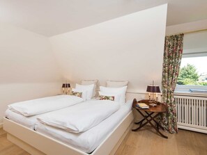 2 soveværelser, pengeskab på værelset, strygejern/strygebræt