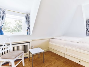 4 Schlafzimmer, Bügeleisen/Bügelbrett, Reisekinderbett, WLAN