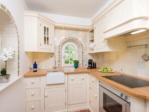 Fridge, oven, dishwasher, coffee/tea maker